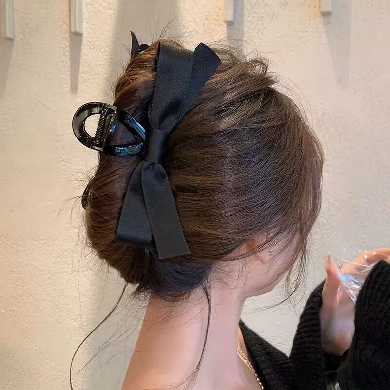 Hepburn style black bow grappling clip for women, large high-end hairpin, popular hairpin, shark clip on the back of the head headwear pic 6
