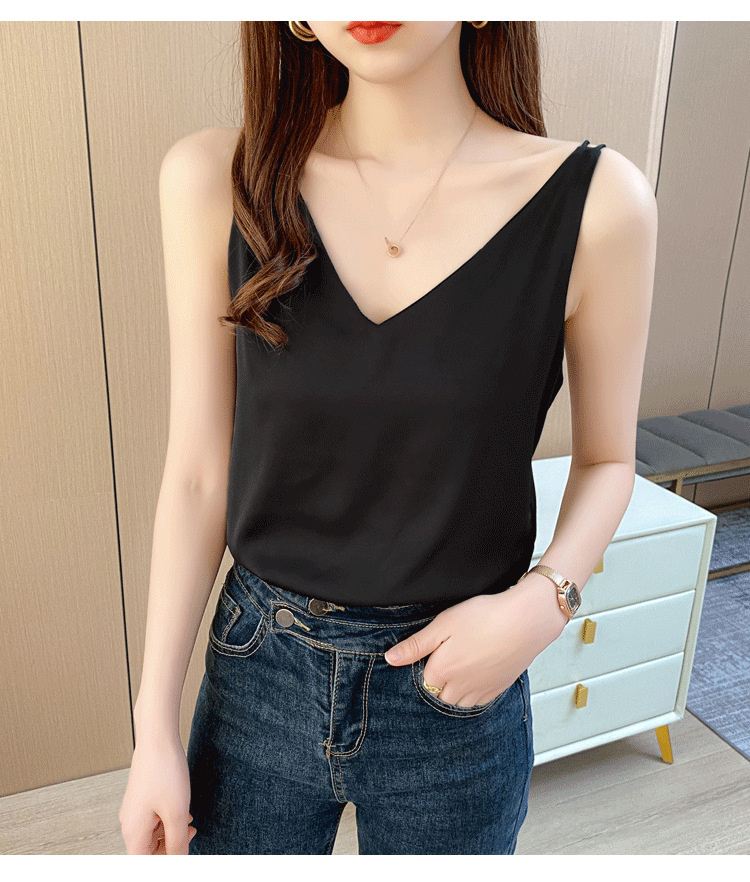 Jialqi, a popular female summer V-neck dress with a halter top, wears a suit over it and a silk satin slim-fitting base layer inside pic 36