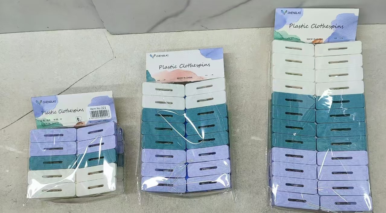 Multi-purpose household dormitory plastic windproof drying clips, traceless quilt clips, tie clips, underwear clips, compact and portable pic 2