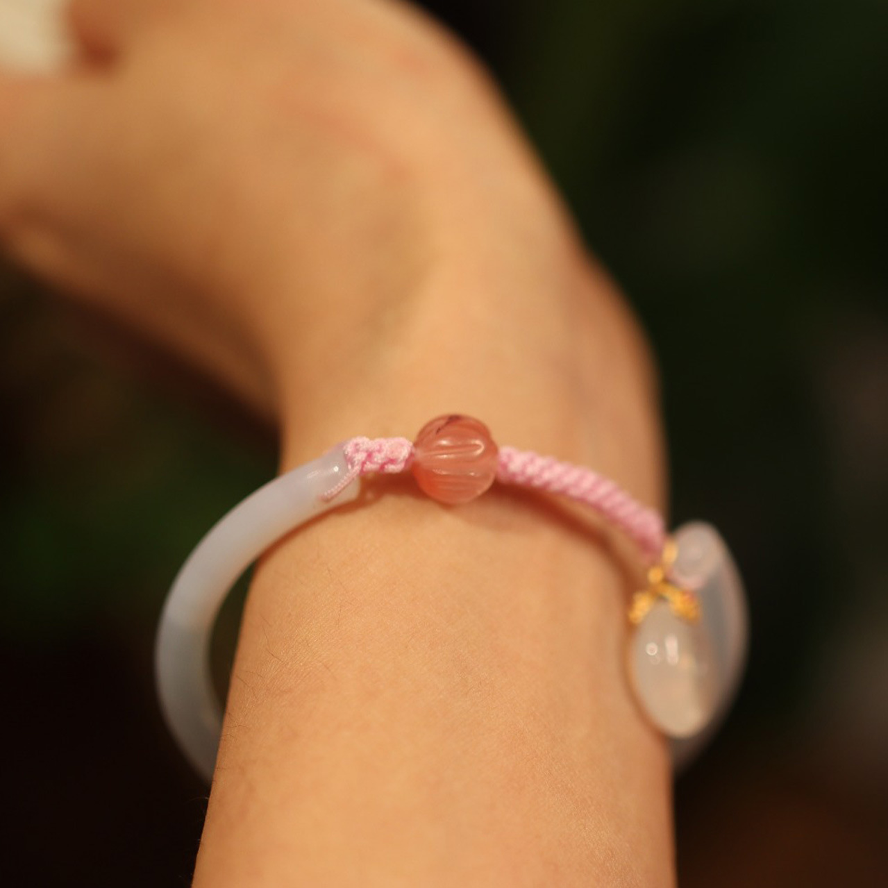 The rabbit of the same style as Douyin fell in love with the bracelet, agate and chalcedony Dingdang bracelet, beauty strip and half bracelet design of the jade rabbit pic 35