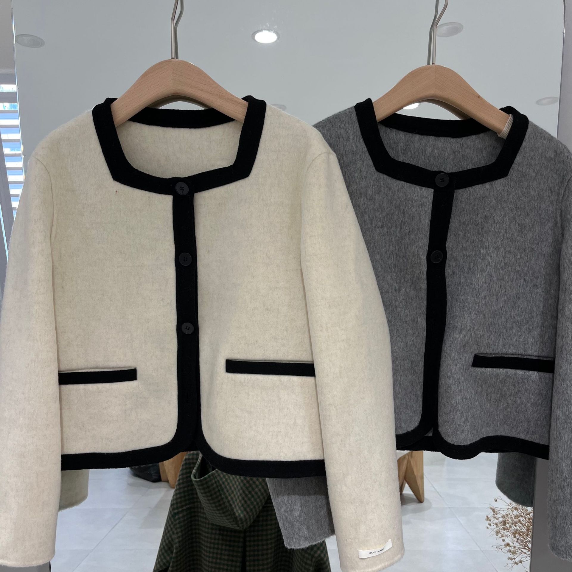 French chanel-style short double-sided wool and woolen coat for women to look younger and petite in spring. Cashmere Hepburn style top pic 32