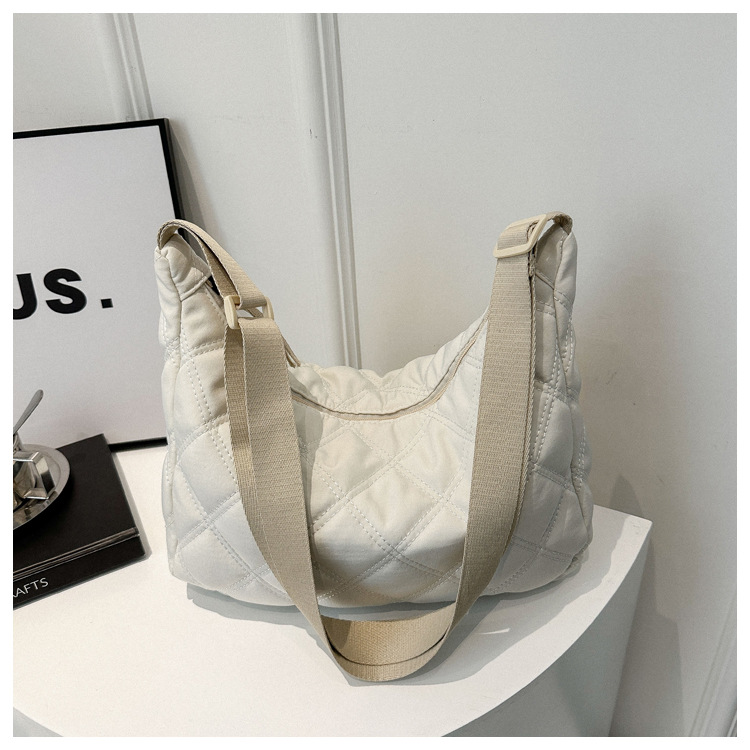 菱格绣线潮小众饺子包女2020新款仙女百搭腋下包时尚纯色单肩小包详情24