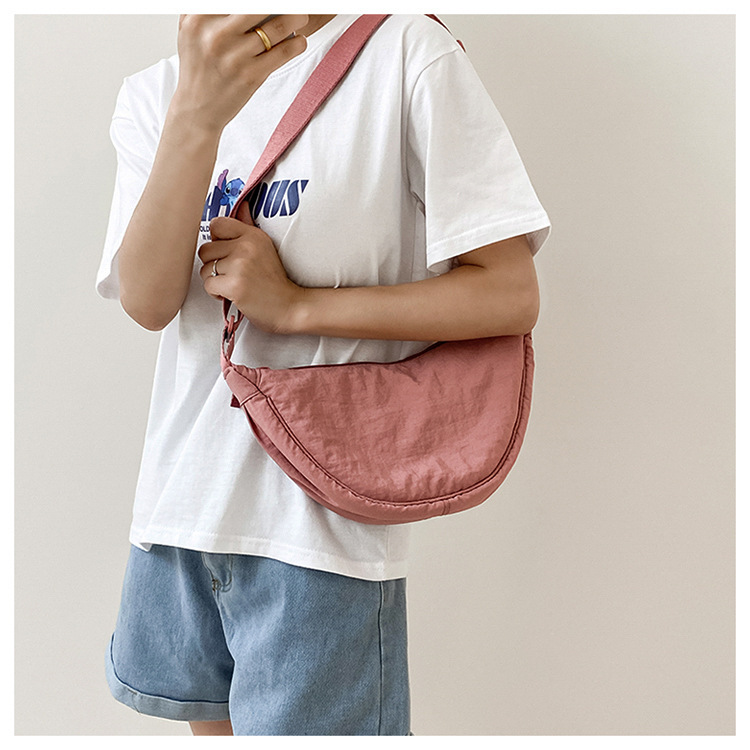 斜挎包女新款单肩包学生女包休闲包运动小包夏季帆布包日系饺子包详情10