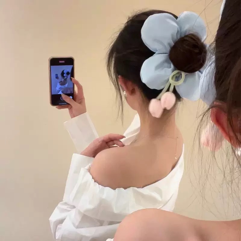 The 2025 new tulip flower large intestine hair band is highly elastic and can increase hair volume at the back of the head. It is a fluffy hair tie and a versatile hair accessory pic 9