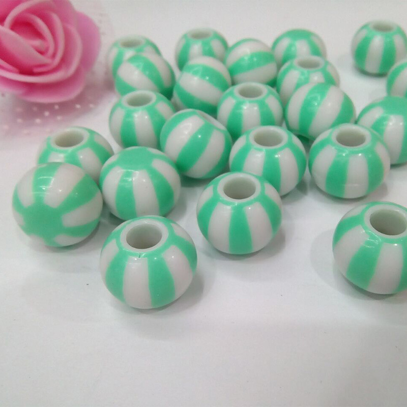 The manufacturer supplies diy accessories, solid-color beads, imitation pearls, electroplated beads, hand-strung beads, and clothing accessories pic 6