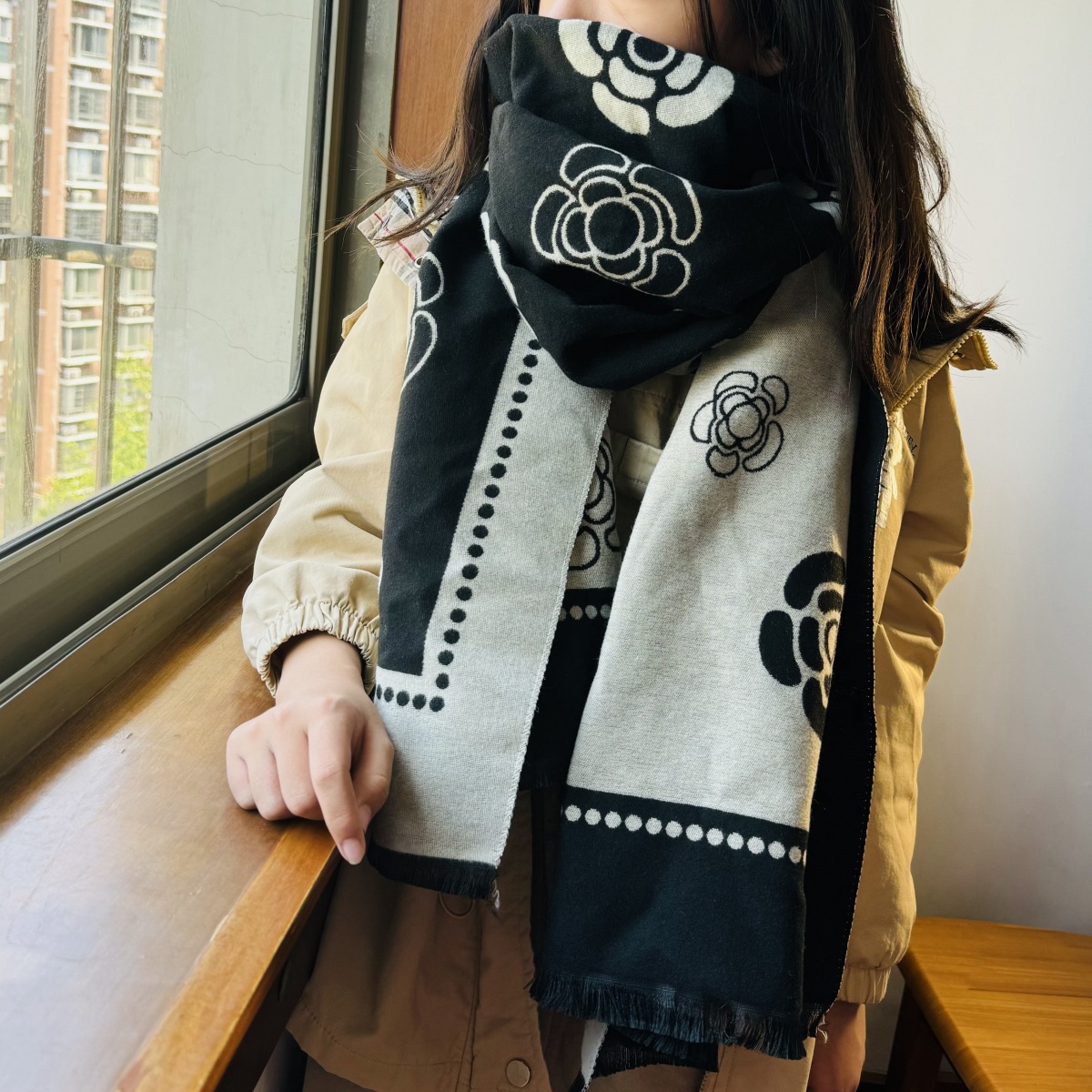 Checkered scarf in European, American and British style, fashionable for autumn and winter commuting, versatile and warm, ins cross-border faux cashmere student shawl pic 4