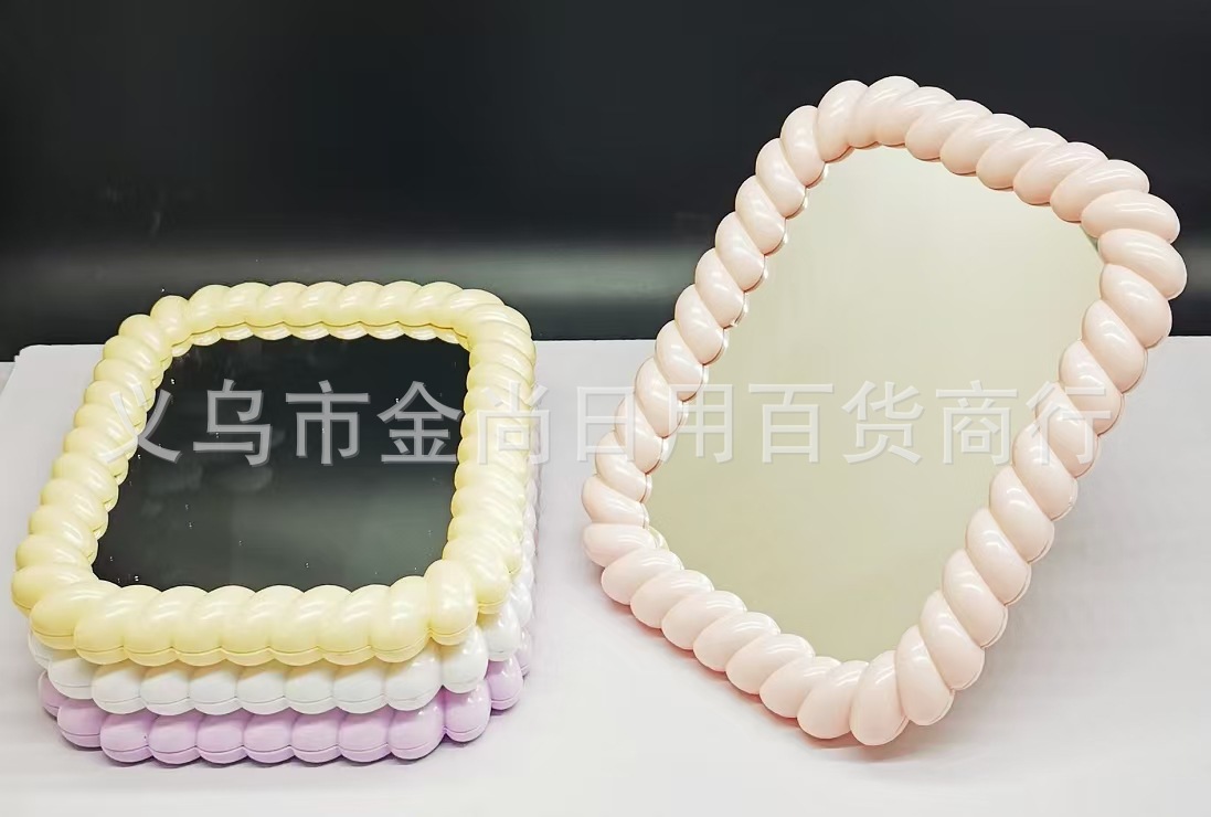 The new desktop makeup mirror for the dormitory is cute, simple and upright. It is a high-definition mirror with a round cream style and a single-sided beauty mirror pic 1