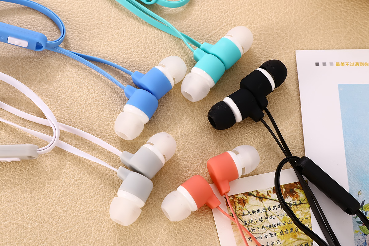 The cute student cartoon in-ear wired headphones with a high level of appearance and a storage case support KTV call answering buttons pic 31
