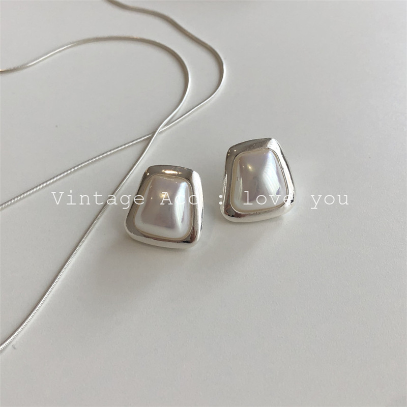 CF12B1B0-BFFE-489A-9E28-86E688