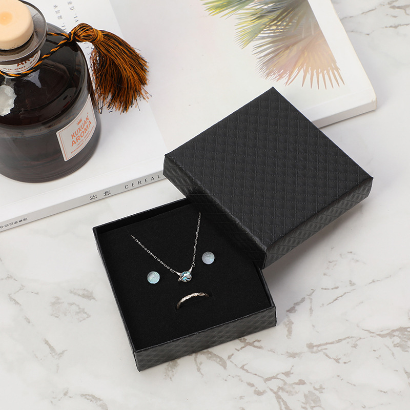 Wholesale of hot-selling diamond-patterned jewelry packaging boxes, bracelets, necklaces, rings, top and bottom covers, and accessory storage boxes pic 4