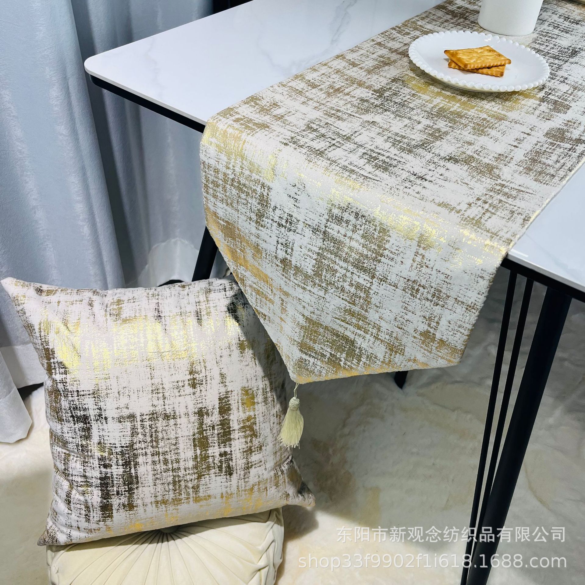 新款加工定制加厚绒布烫金日式桌旗酒店床旗流苏茶几台布厂家直销详情11