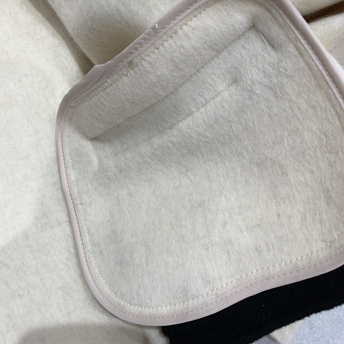 French chanel-style short double-sided wool and woolen coat for women to look younger and petite in spring. Cashmere Hepburn style top pic 25