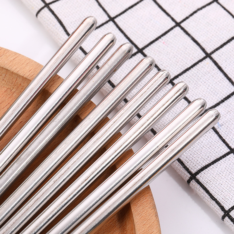 Factory direct sales of 18cm bare-bodied four pairs of steel chopsticks, one-yuan and two-yuan wholesale from street stalls pic 2
