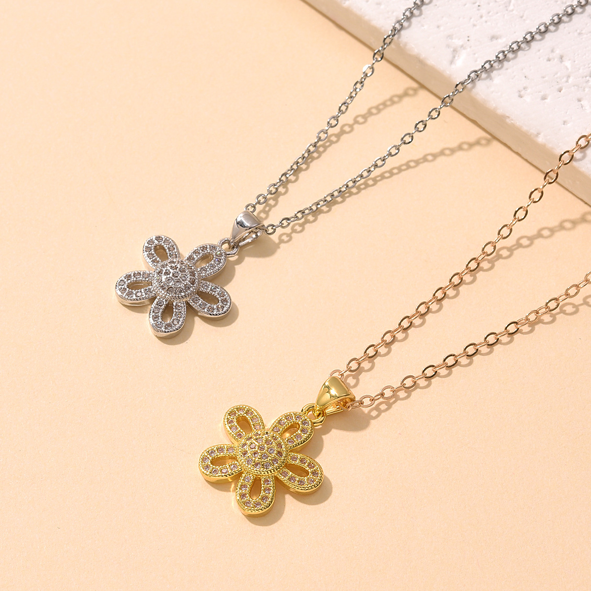 A minimalist and high-end zircon flower design DIY micro-inlay elegant and light luxury necklace in the style of fashionable ins pic 1