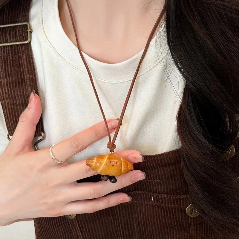 手工碱水面包吊坠挂脖项链可颂扭结贝果包包装饰挂件鹿皮绳毛衣链详情5