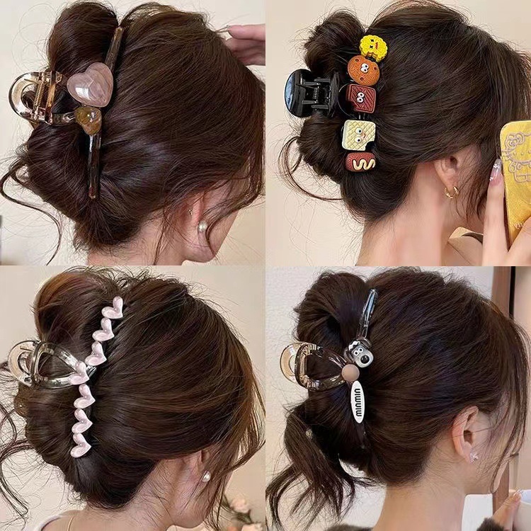 The national trend series features a stylish, large-sized hairpin with a large volume. The new simple hairpin has a shark clip at the back of the head and a cartoon dog cookie headpiece pic 1