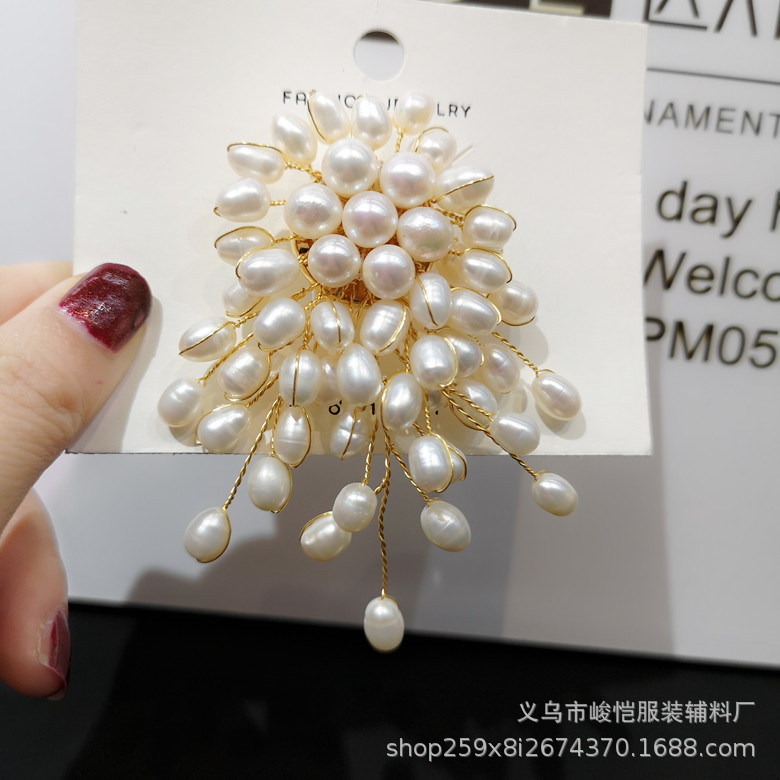 Elegant and refined brooch for ladies, simple Korean crystal corsage cardigan, sweater, pin buckle, overcoat accessory pic 17