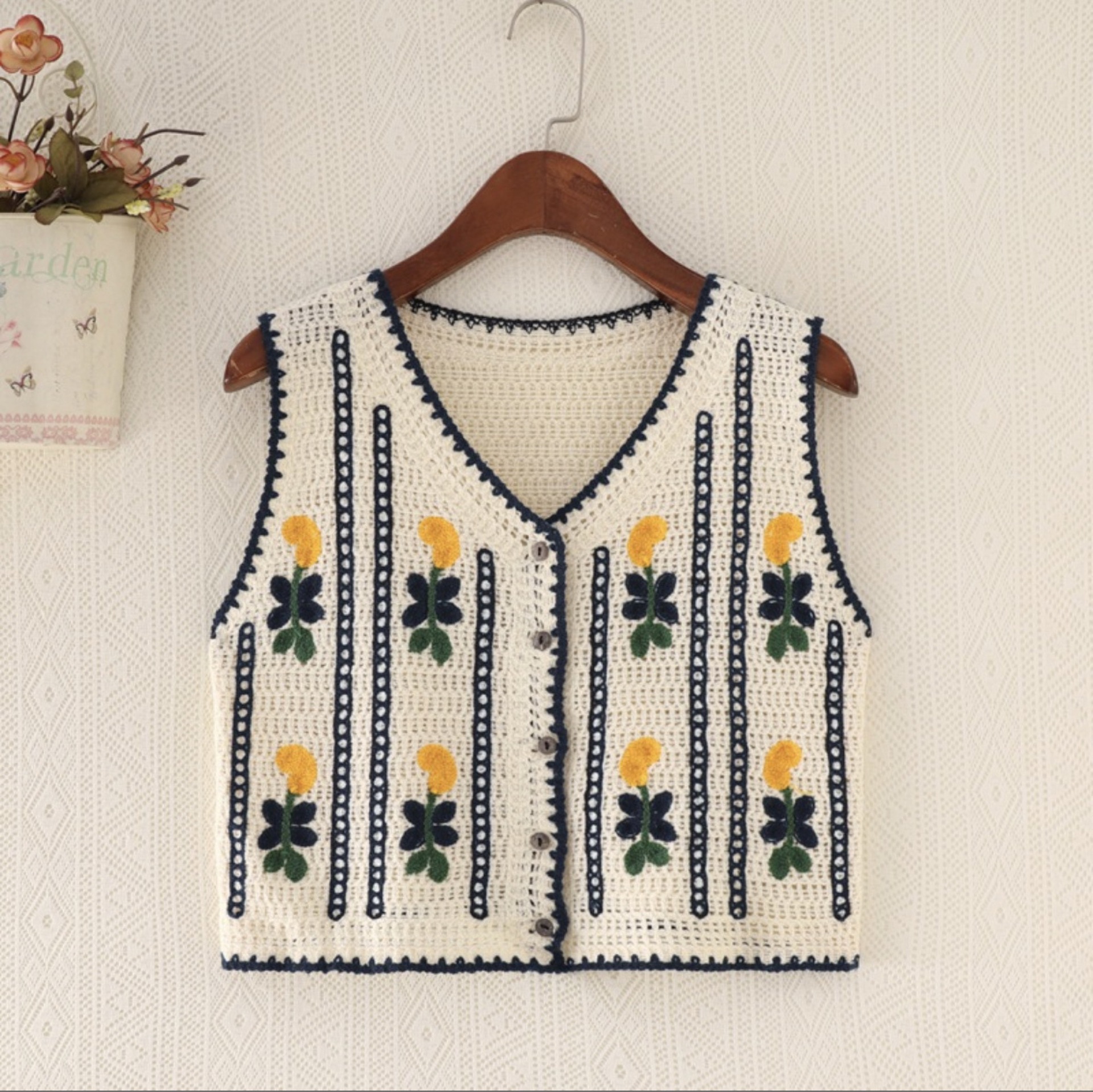 New Korean-style embroidered knitted small vest for women in early autumn, retro and fashionable, versatile, short hollowed-out coat and waistcoat pic 5