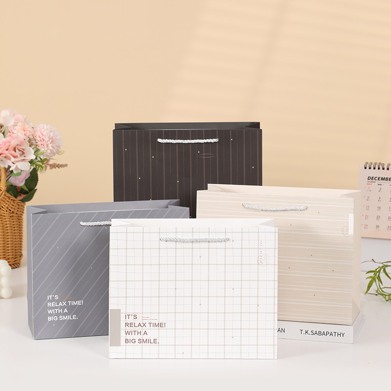 新款条纹格加厚白卡礼品袋伴手礼纸袋商场购物手提袋纸袋现货批发详情1