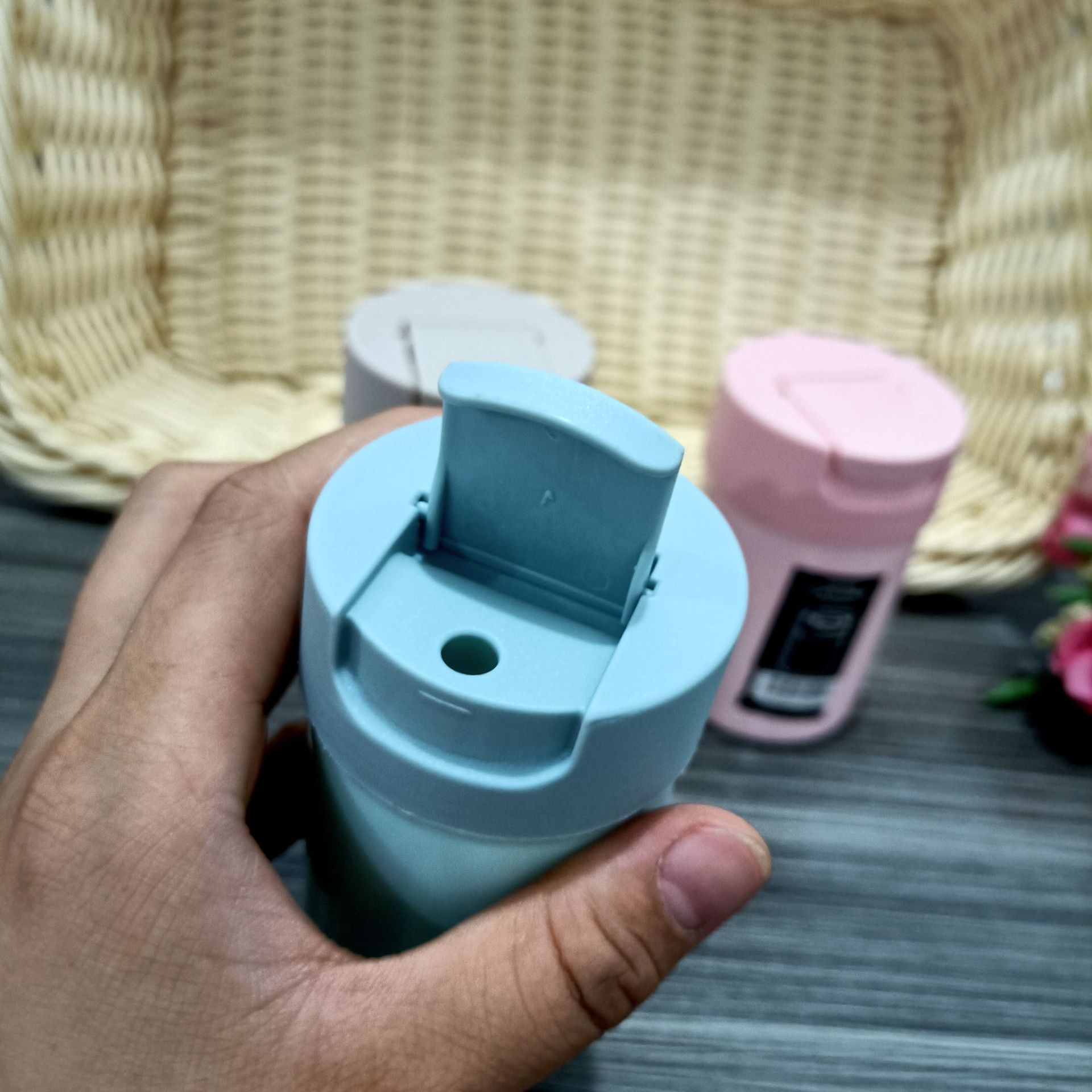 Korean-style colored toothpick boxes, colored toothpick buckets, fashionable toothpick boxes, supermarket and shopping mall toothpick cylinders, wholesale at 1 yuan or 2 yuan pic 8