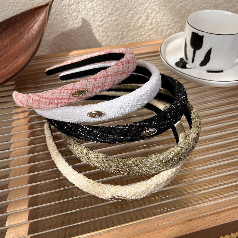 French retro tweed facial hair clip and headband, a new trendy hair accessory for women in 2023, with a strong sense of design pic 3