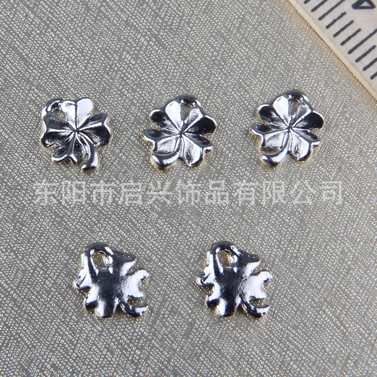 DLY Accessories manufacturer direct sales of accessories wholesale. Four-leaf clover small pendants can be customized in color pic 3