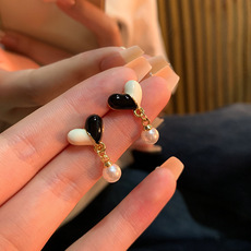 Light luxury and niche design sense, frosted brushed double-layer geometric earrings, simple and versatile for women, elegant stud earrings pic 3