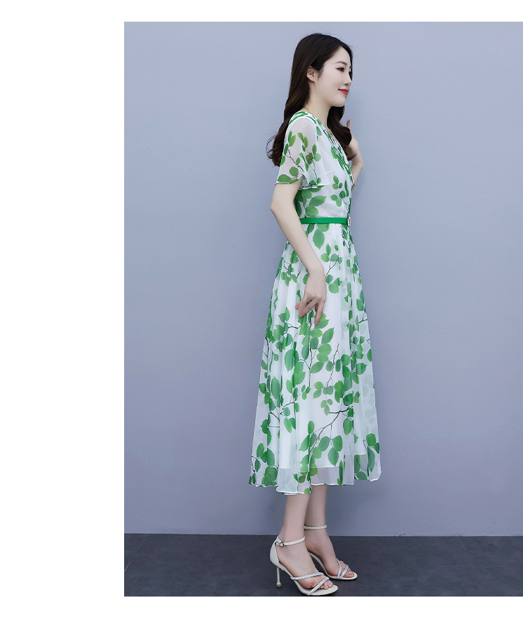 This fresh and elegant chiffon floral dress is a new early autumn style with a tie that cinches the waist and slimming the figure. It is a fashionable and youthful long dress for summer pic 18