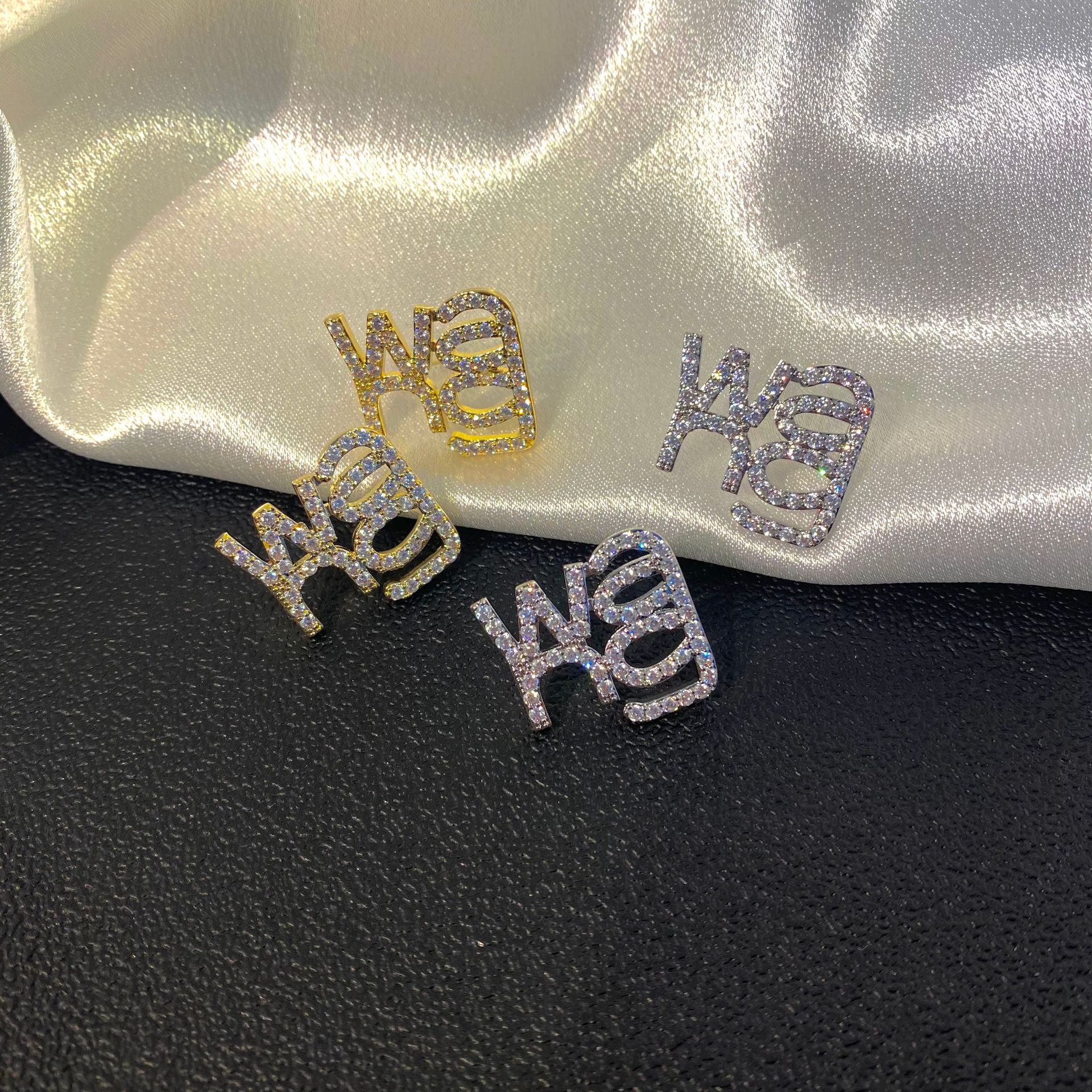 倪妮杨幂明星同款高级感无耳洞螺旋耳夹新娘轻奢耳环法式水滴耳饰详情20