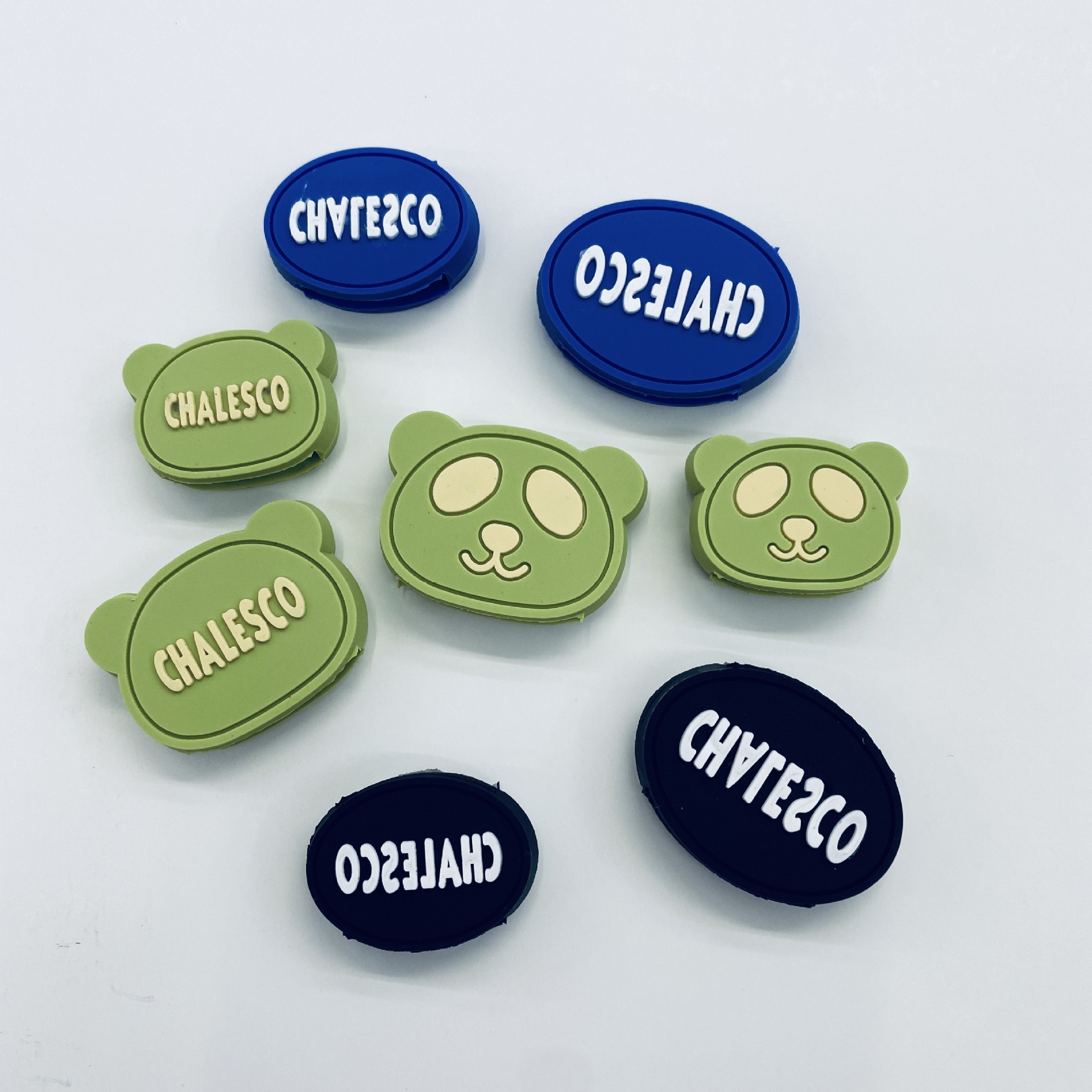 A 30-year-old store offers cartoon silicone leather labels, drop-molded labels, soft rubber headphone labels, and handcrafted DIY custom accessories in stock for wholesale pic 1