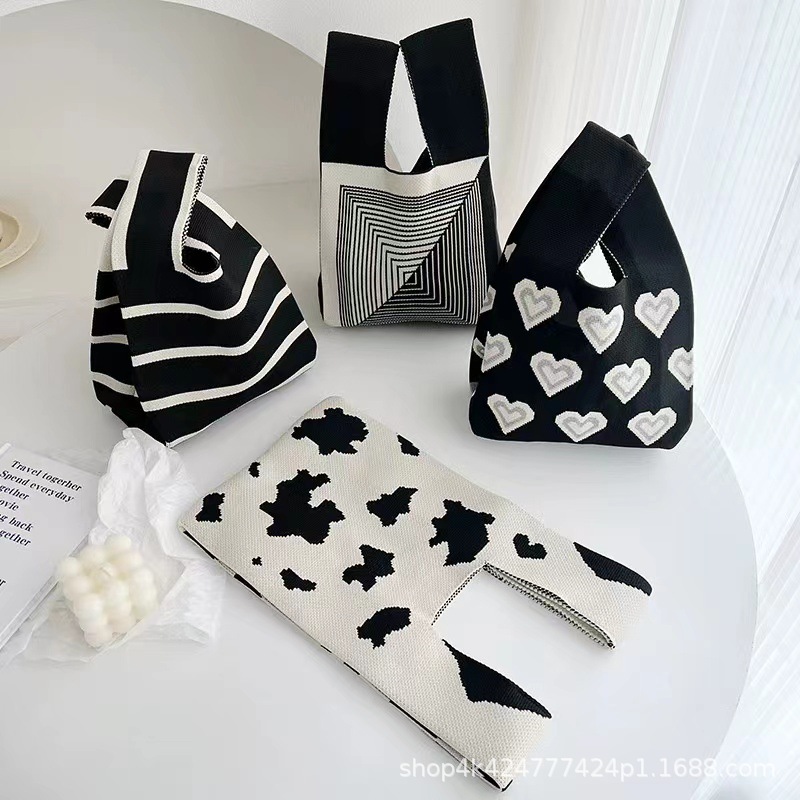 Bolso de panda lindo mujer de lana de punto bolsa de cubo versión japonesa y coreana 100 bolsos casuales bolsa de tote box lunch bag pic 17