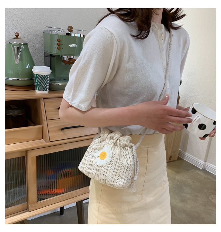 2021 new stylish drawstring bucket bag for women, Daisy woven bag, fashionable and compact mobile phone bag pic 15