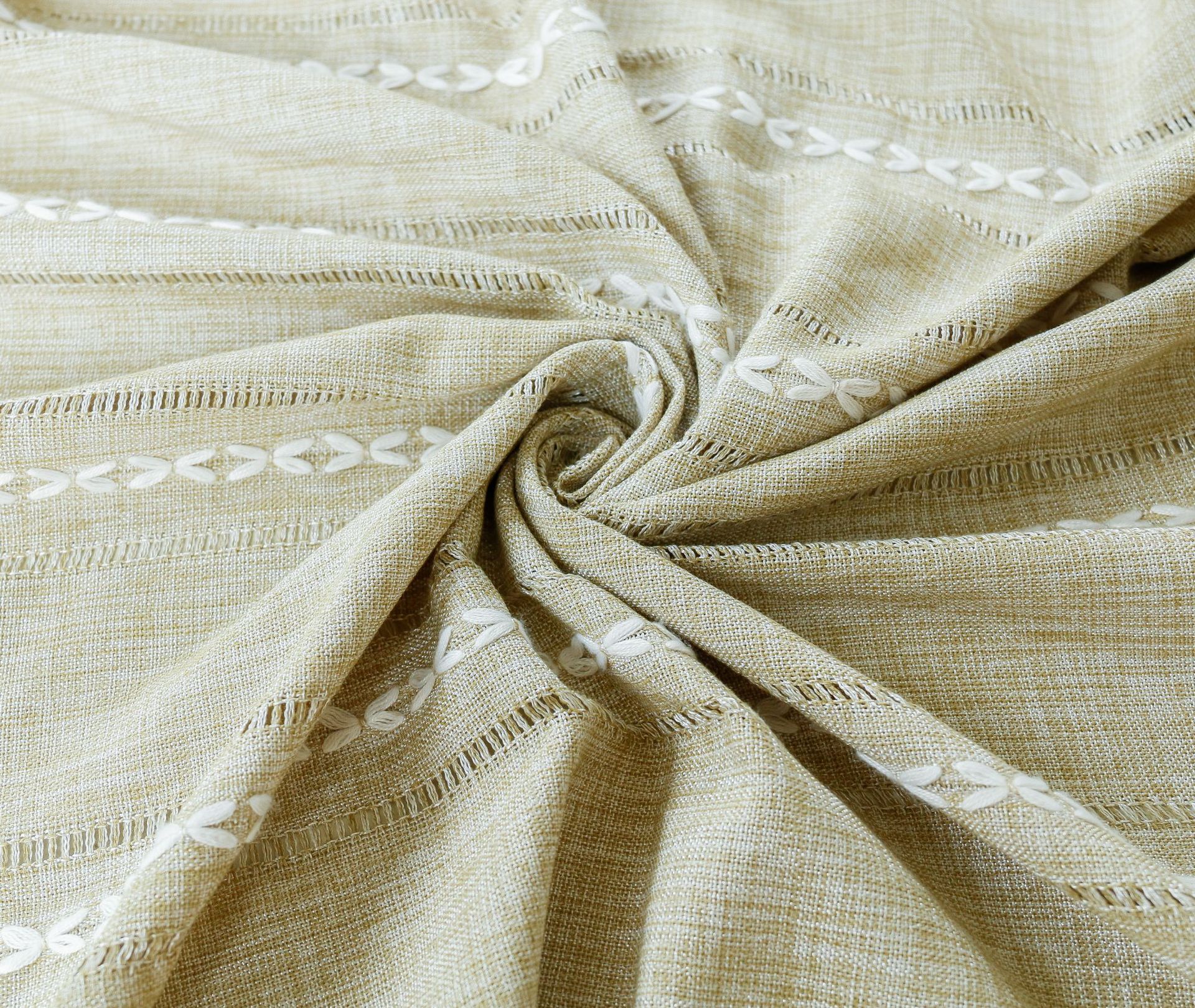 Cross-border retro country tablecloth, green hollowed-out decoration, cotton and linen tablecloth, embroidered decoration, party restaurant picnic mat pic 24