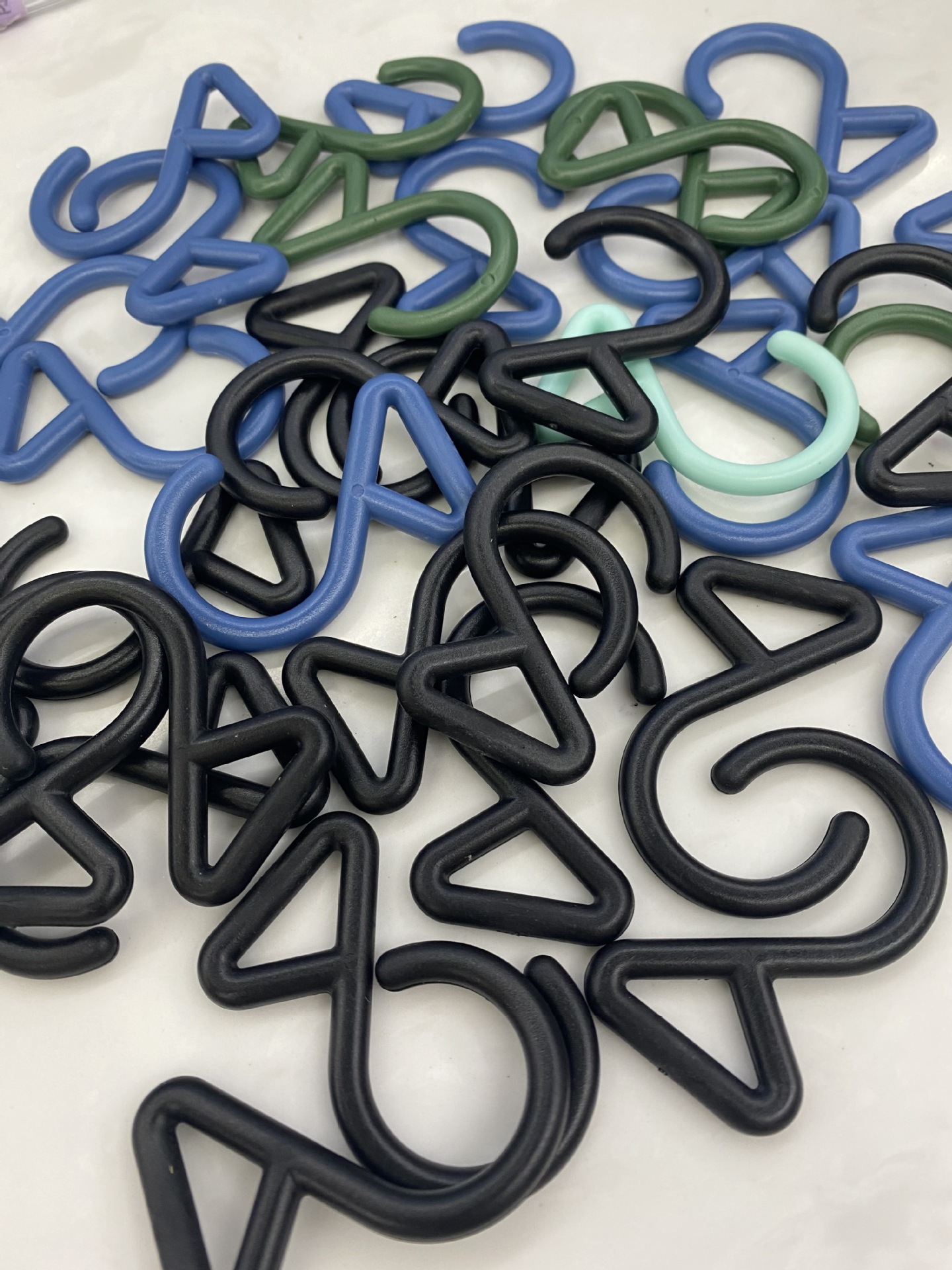 Plastic hooks for bags, open hooks, cosmetic bags, 2-character hooks, multi-purpose hooks, clothes hanger ropes, black hooks in stock pic 5