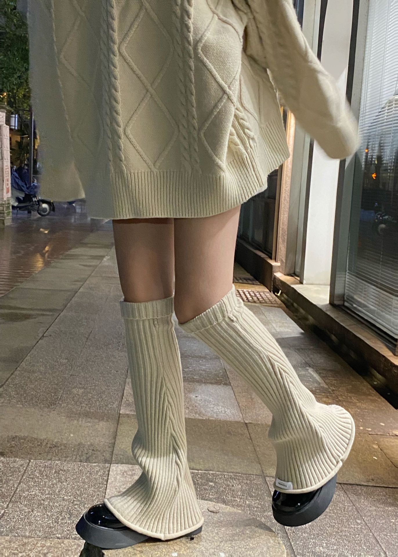 Otoño invierno influencers piernas calientes retro cuerno casquillo estilo nicho slim jersey rayas de lana piernas largas ligas pic 7