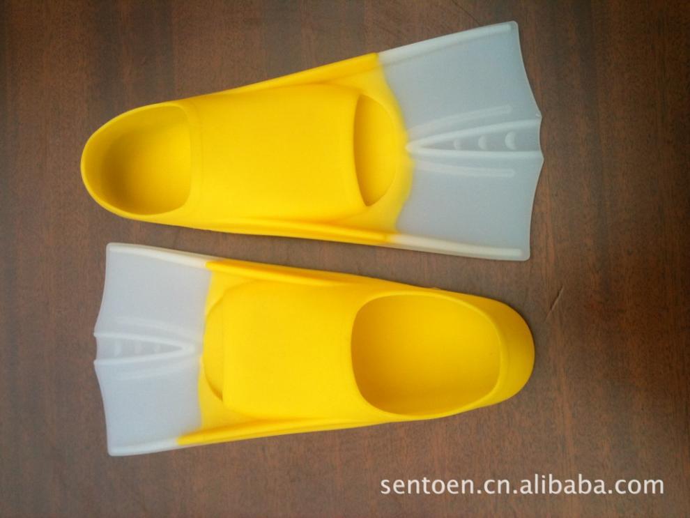 批发纯硅胶游泳脚蹼 30-44号 蛙鞋 多种色 批发 潜水脚掌固态硅胶详情3