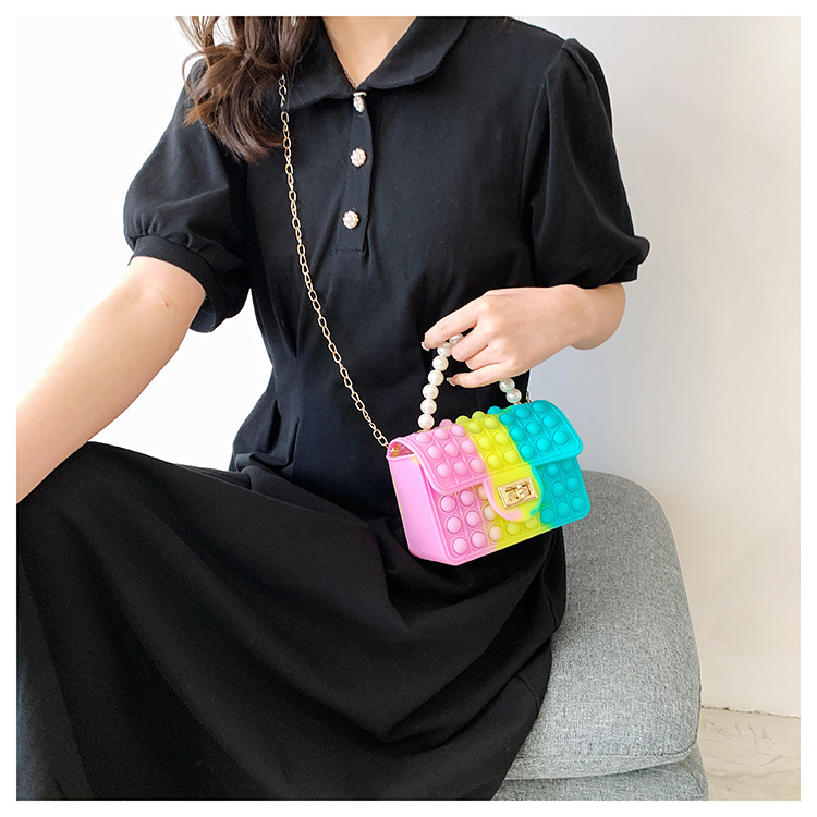 A new silicone bag for women in spring 2022, a trendy and avant-garde rat-killing pearl chain small square bag pic 16