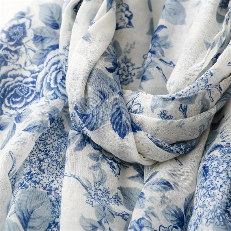 A traditional Chinese style, retro blue and white porcelain, cotton and linen hand-held scarf with a touch, and a long fringed gauze scarf pic 18