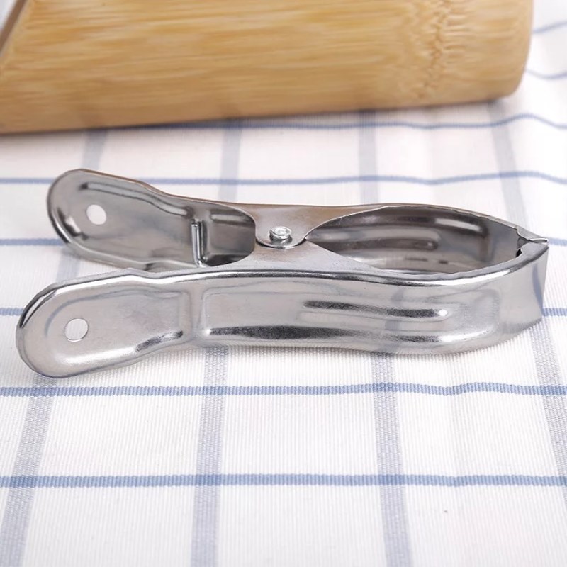 The manufacturer supplies large-sized 2-piece stainless steel clamps and opening clips for wholesale at a two-yuan store pic 2