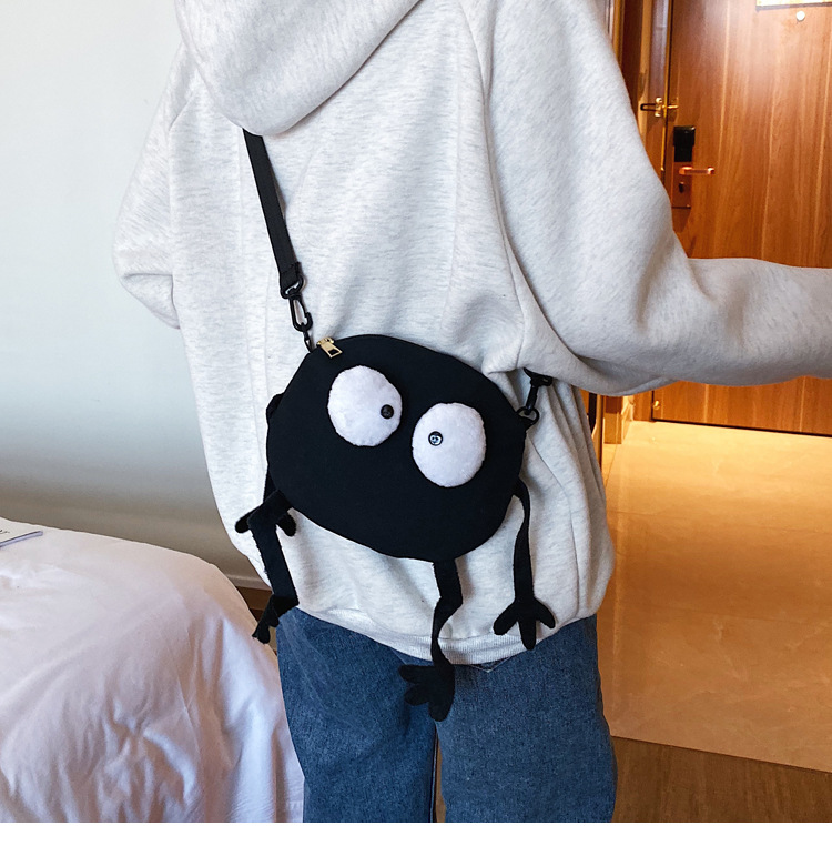 网红ins搞怪小黑毛煤球帆布斜挎包女可爱丑萌小包包女百搭单肩包详情12