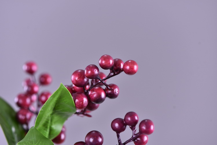 Wholesale of artificial small mountain fruit, wintergreen fruit, deep purple artificial berries, living room home soft decoration, and money fruit from the original factory pic 8