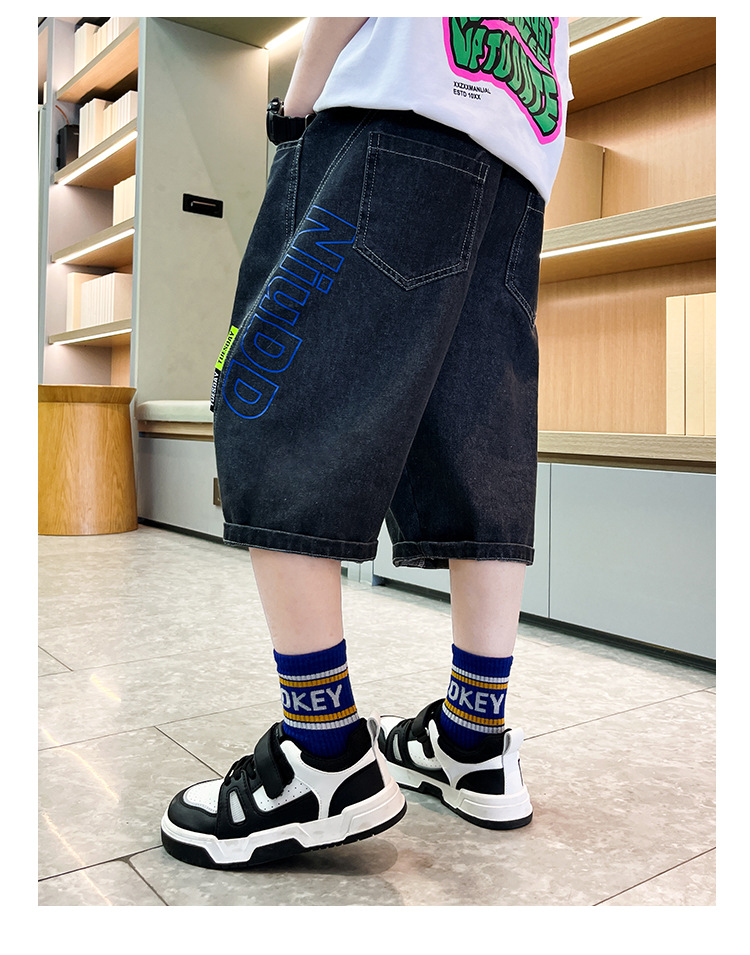 Summer 2023 new style of boys' denim shorts for outerwear, trendy children's workwear pants, thin and explosive mid-length children's pants pic 23
