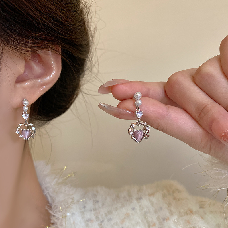Instags-style pearl heart-shaped earrings for women, exquisite, niche, versatile and high-end stud earrings, 925 silver needle best-selling earrings wholesale pic 21