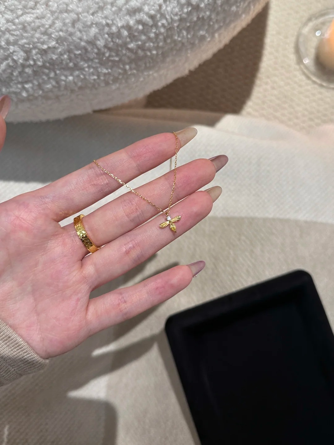 金色小蜜蜂项链2024新款轻奢高级感小众设计钛钢不掉色锁骨链批发详情5