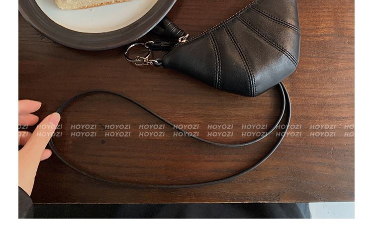 【小优家包包】PU超柔软皮牛角包零钱包卡包挂脖包包女款mini小包详情9