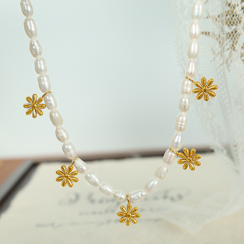 Cross-border best-selling necklace, high-end and elegant design, collarbone chain, European and American retro, versatile and fashionable pendant for women pic 9