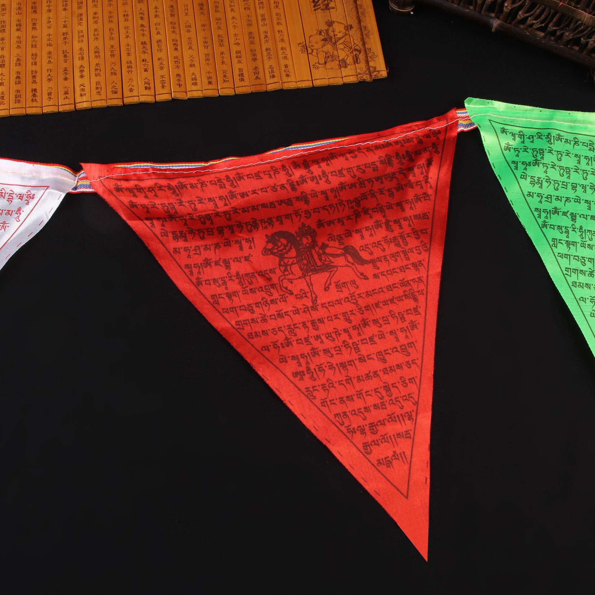 三角彩旗5.8m红JPG