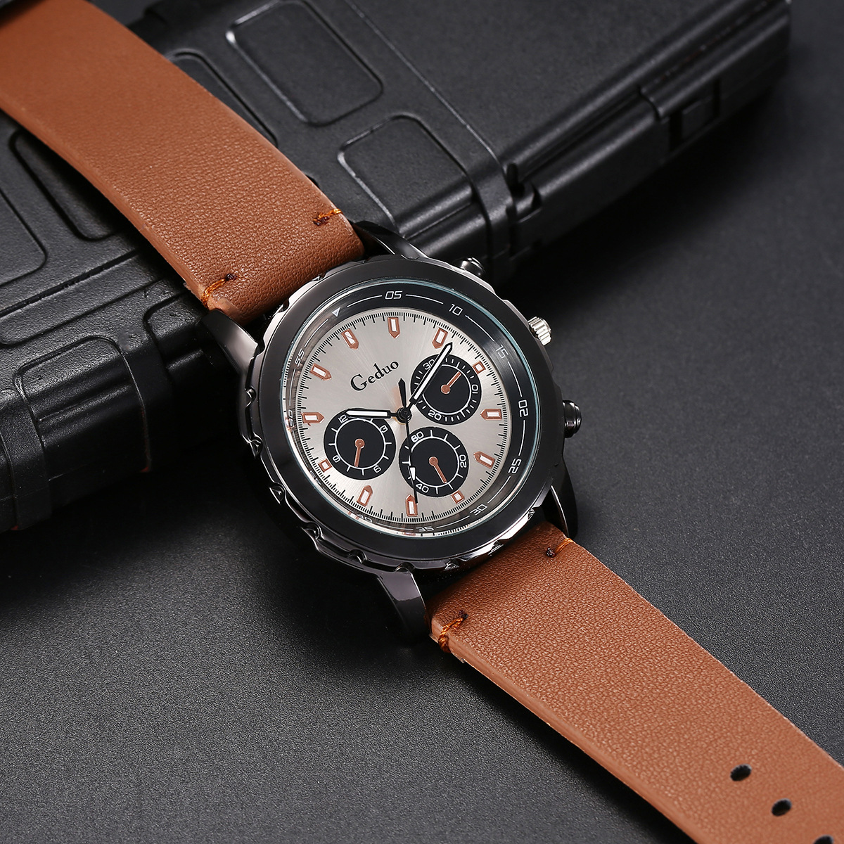 一件代发爆款跨境大表盘高级感时尚男士手表潮流学生简约腕表批发详情4