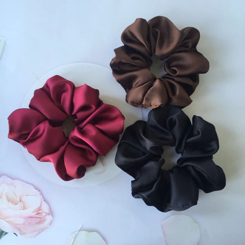 The high-end satin large intestine hair band is 12 cm long, with a simple and elegant style. The hair is tied with a ponytail and comes in a pure plain color of flower red, black and coffee pic 10