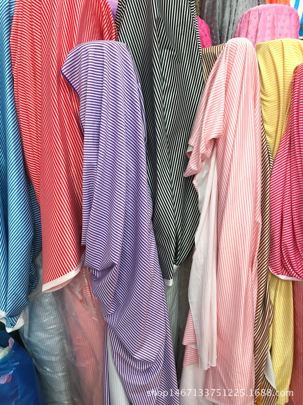 Knitted polyester striped fleece fabric for clothing, toys, home furnishings, headwear, hair accessories, cushions, throw pillows, packaging, short plush fabric pic 6